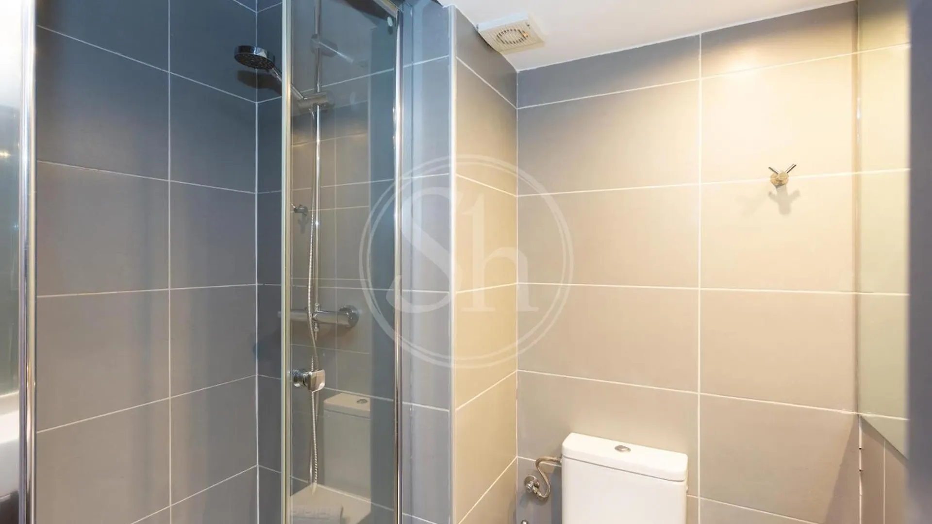 Апартаменты Apartamento Familiar Cerca De Sagrada Familia Барселона